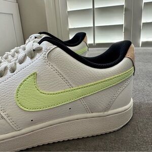 Women’s Nike Court Vision Low Sneakers NIB